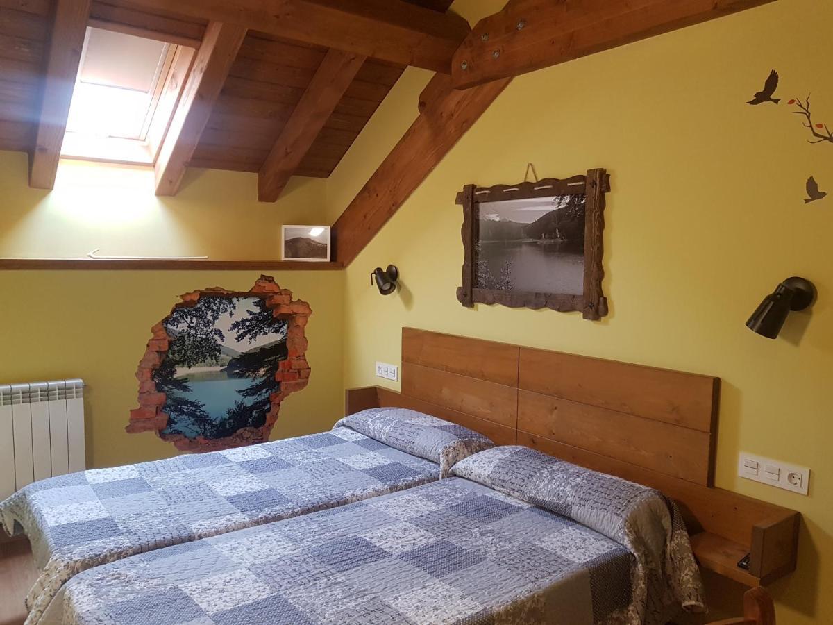 Hostal Rural Iratiko Urkixokoa Pension Orbaiceta Buitenkant foto