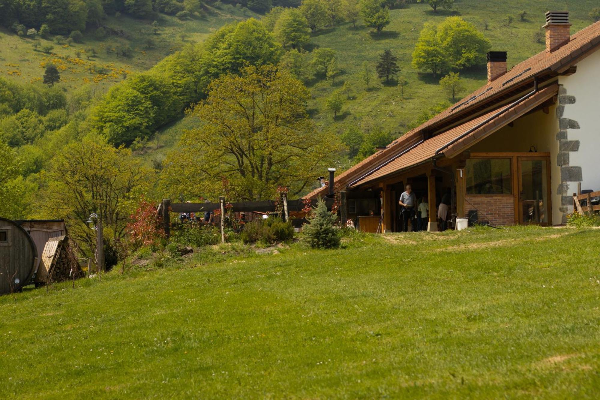 Hostal Rural Iratiko Urkixokoa Pension Orbaiceta Buitenkant foto